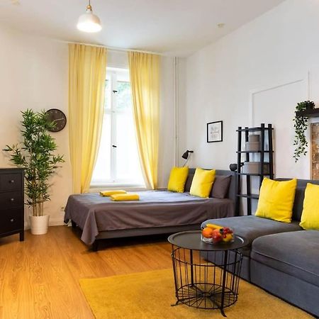 Shabby Chic Plus Self Checkin And Free Street Parking Berlin Bagian luar foto